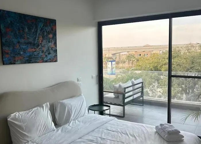 Metropolitan Vista - Lakeview Residence