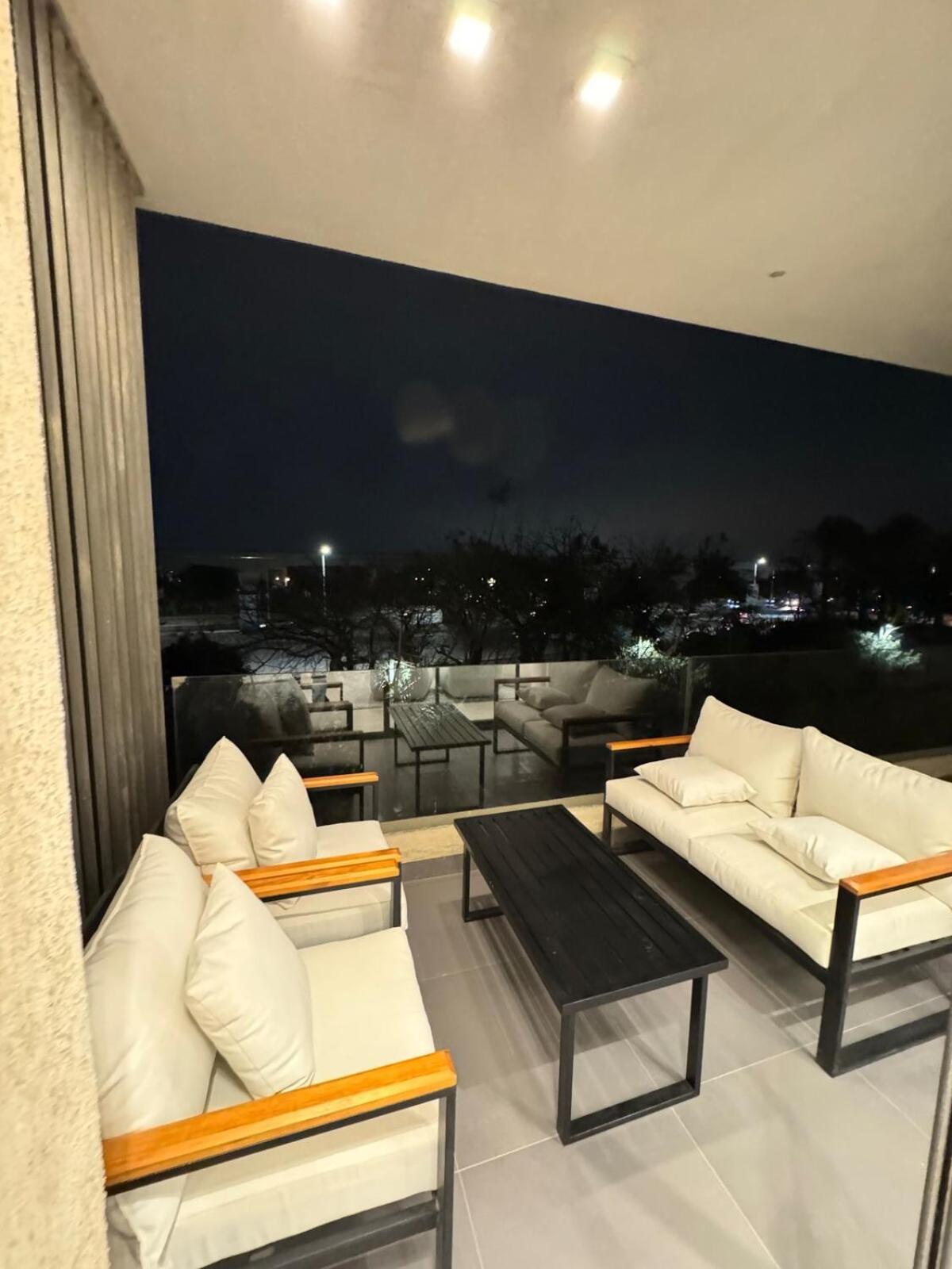 Metropolitan Vista - Lakeview
